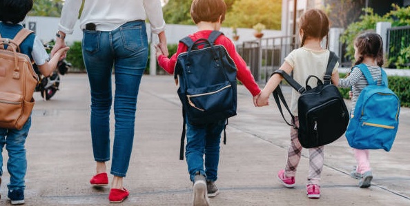 Photo Prévenir les attitudes scoliotiques chez l'enfant : Cartable, sport, écrans...