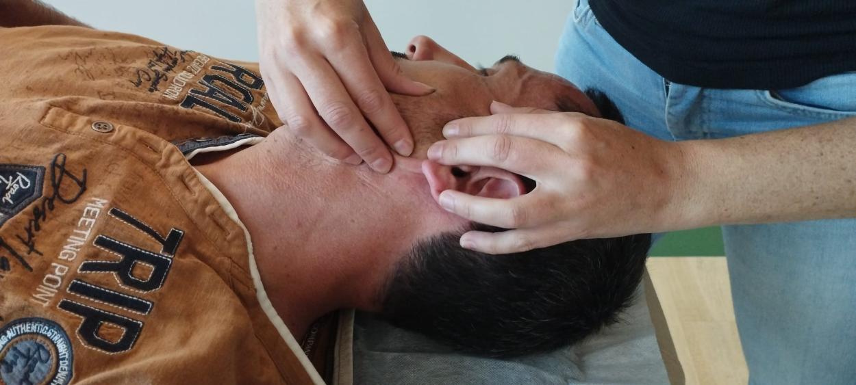 Photo Douleurs de mâchoire et cervicalgies : le duo classique entre posture et chaîne cervicale