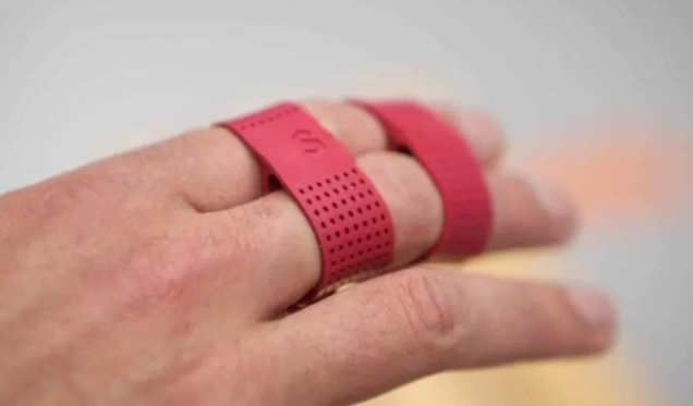 Photo Entorse du doigt : prise en charge ostéopathique, diagnostic et récupération chez le sportif