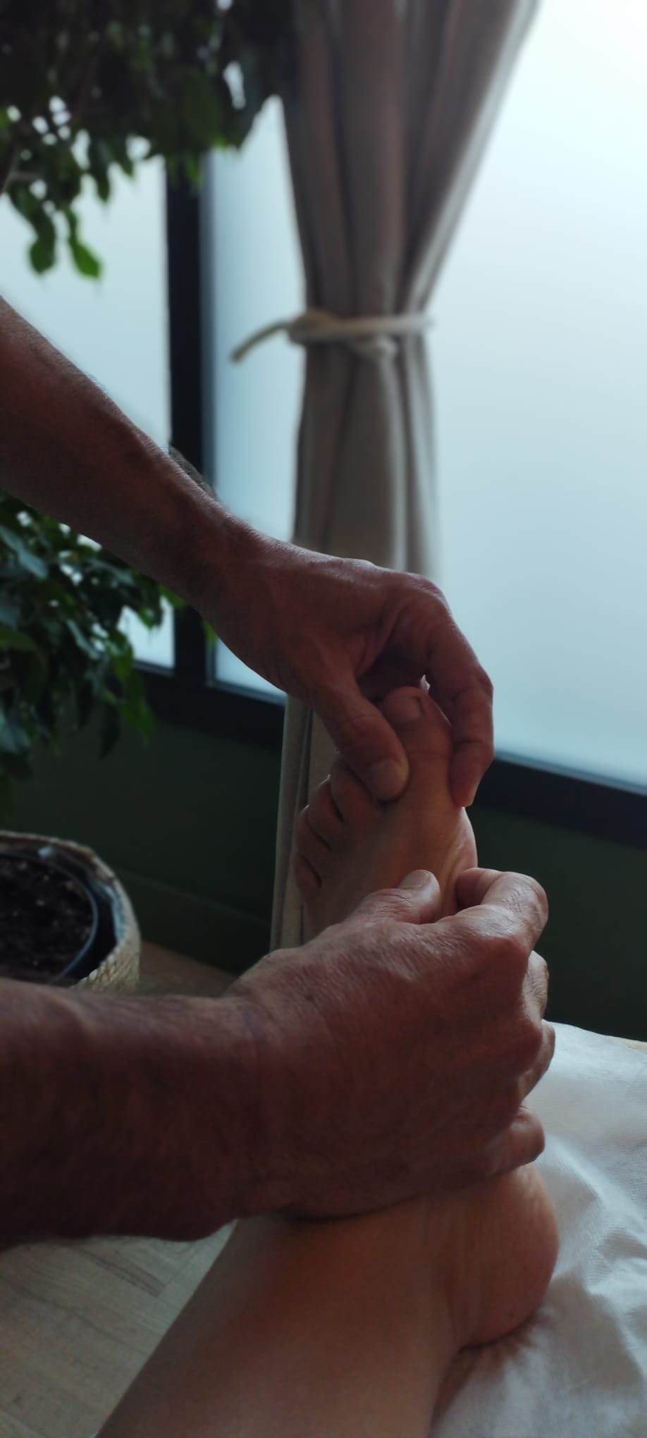 Visuel Hallux valgus : pourquoi je conseille toujours une prise en charge ostéopathique avant d’envisager la chirurgie Montpellier